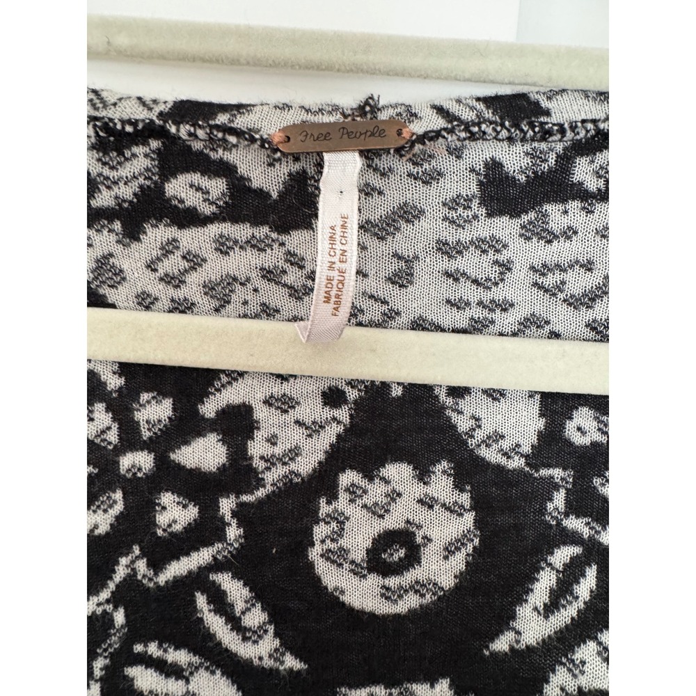 Free People Kabuk Black White Floral Print V Neck Bell Sleeve Tunic Top - Picture 4 of 4